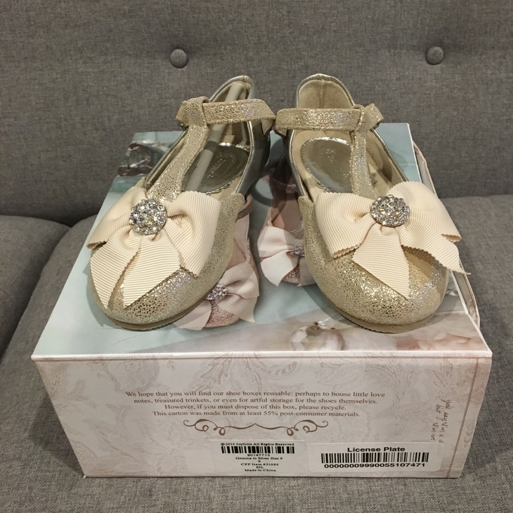 New JoyFolie Gemma shoe, silver, toddler size 9T
